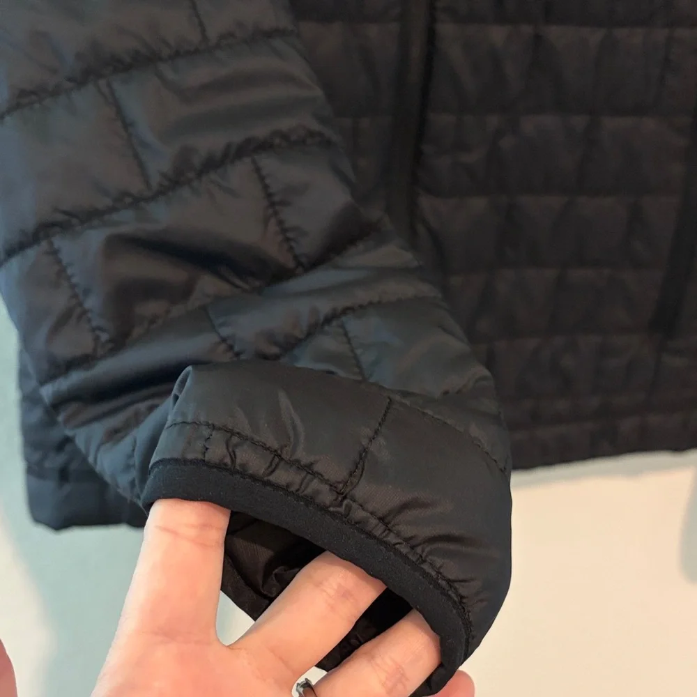 Patagonia Women’s Black Nanopuff Jacket - Picture 9 of 10